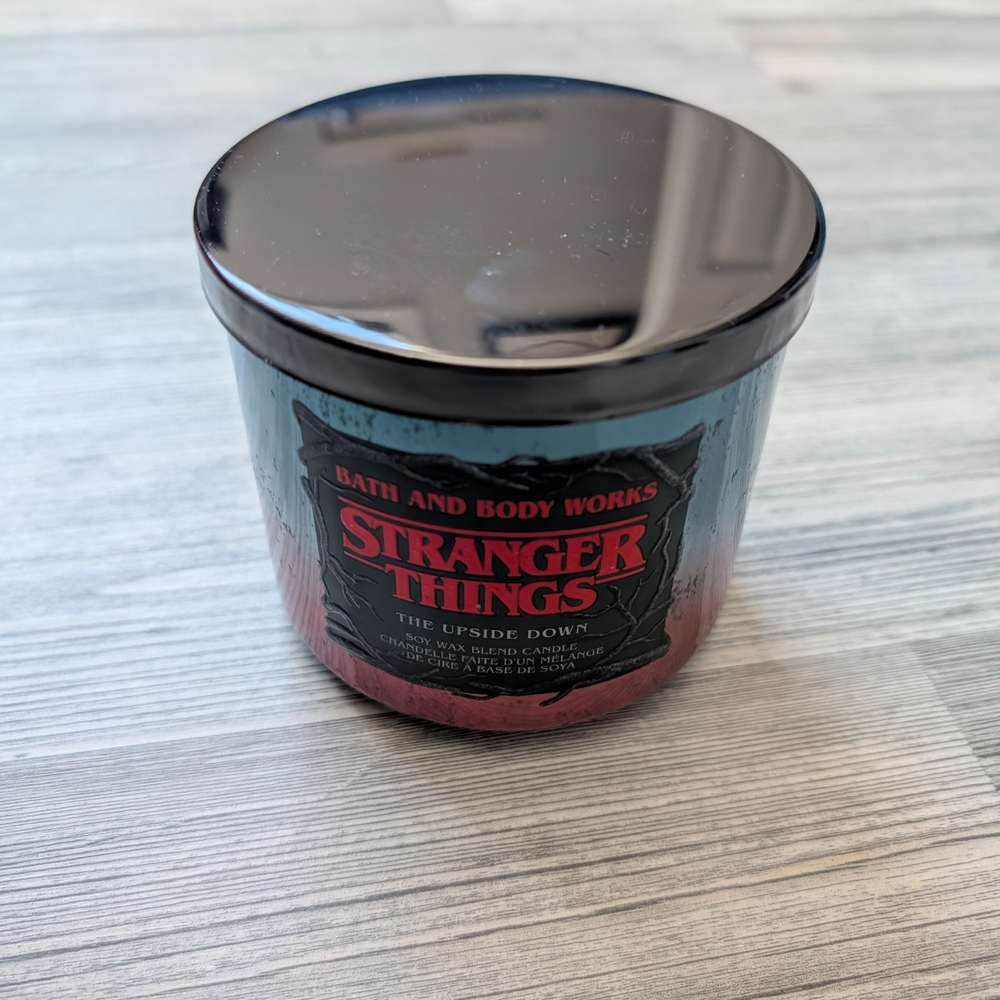 STRANGER THINGS THE UPSIDE DOWN Bath & Body Works 3 Wick Candle